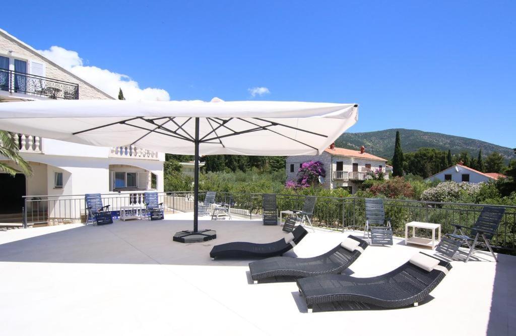 Villa Rajski Dvor 2 Bol Exterior foto